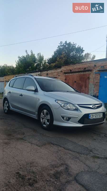 Универсал Hyundai i30 2010 в Чернигове
