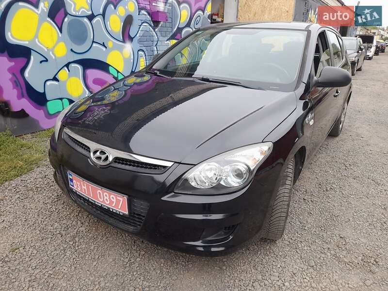 Хэтчбек Hyundai i30 2009 в 