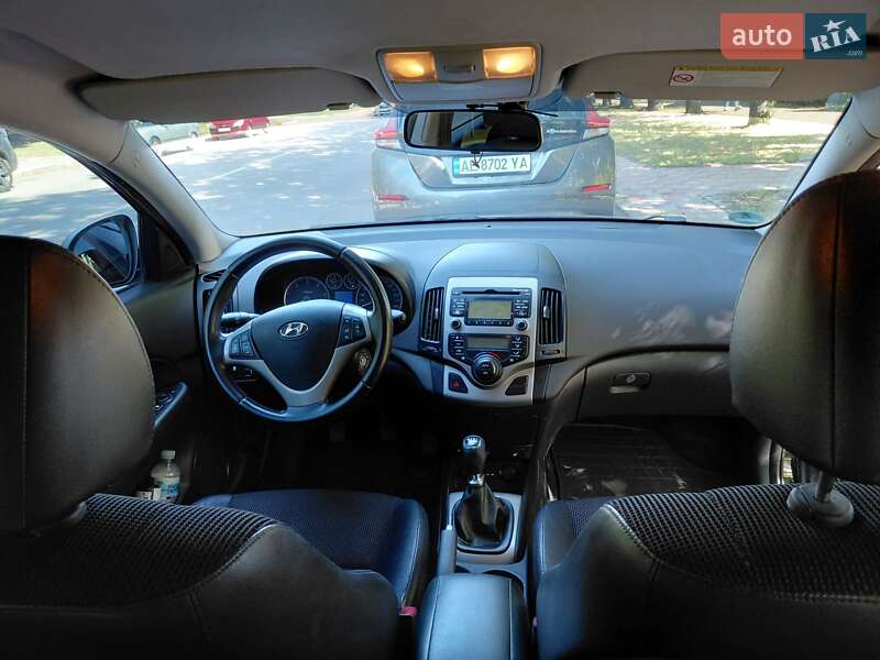 Універсал Hyundai i30 2011 в Дніпрі