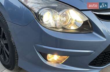 Хэтчбек Hyundai i30 2011 в 
