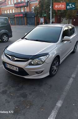 Хетчбек Hyundai i30 2010 в Лубнах