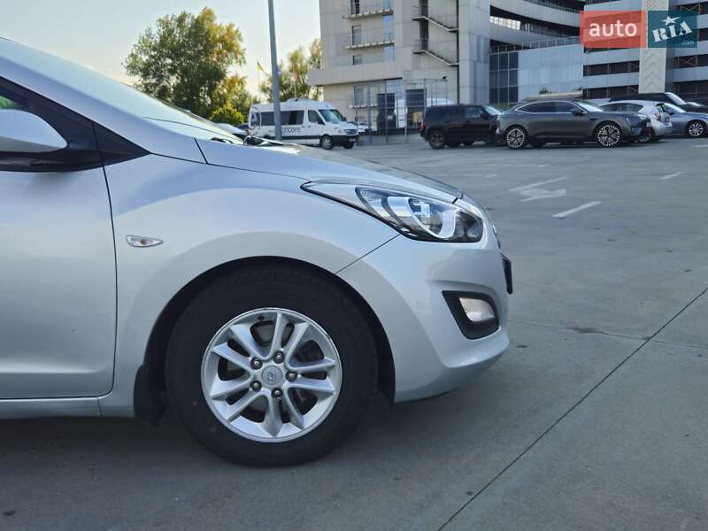 Хэтчбек Hyundai i30 2016 в Киеве фото 11 Хэтчбек Hyundai i30 2016 в Киеве