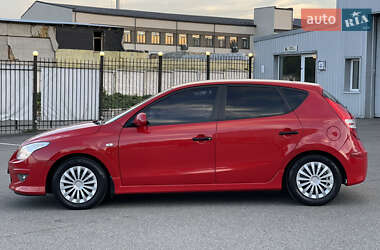 Хэтчбек Hyundai i30 2010 в 