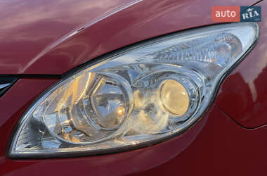 Хэтчбек Hyundai i30 2010 в 