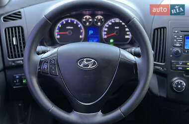 Хэтчбек Hyundai i30 2010 в 
