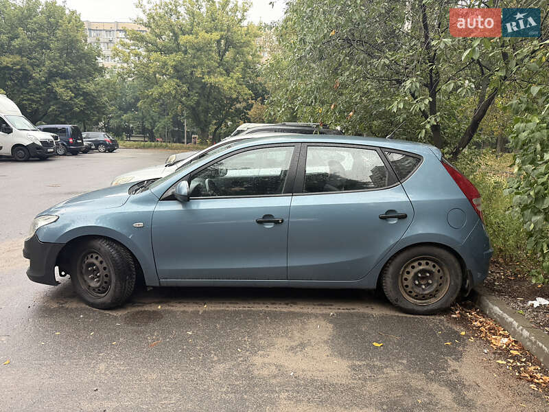 Хэтчбек Hyundai i30 2008 в Киеве