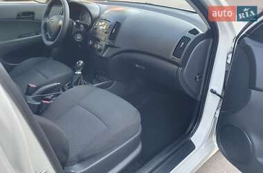 Хэтчбек Hyundai i30 2011 в 