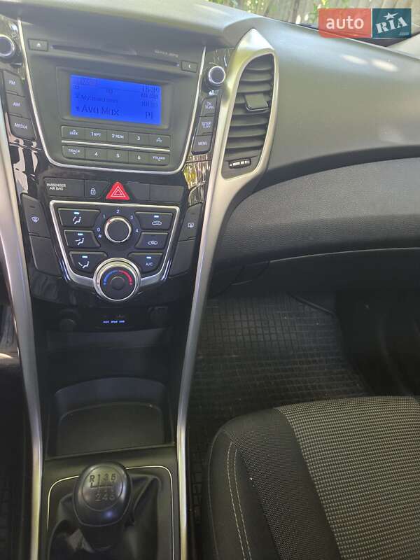 Хэтчбек Hyundai i30 2013 в Хусте