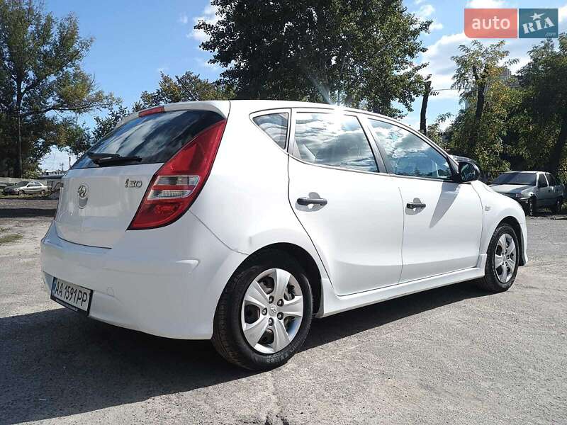 Хэтчбек Hyundai i30 2011 в Киеве