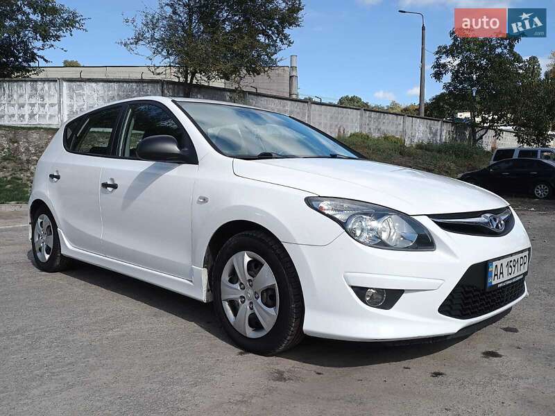 Хэтчбек Hyundai i30 2011 в Киеве