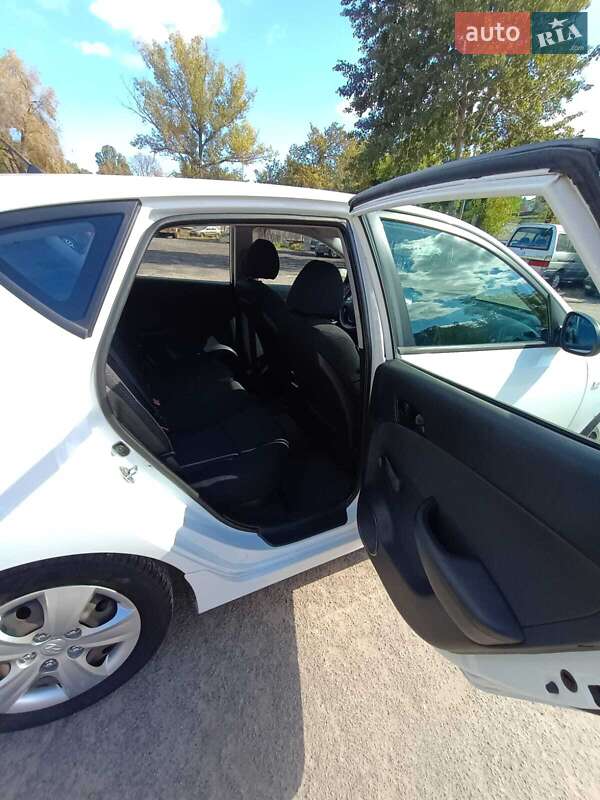 Хэтчбек Hyundai i30 2011 в Киеве