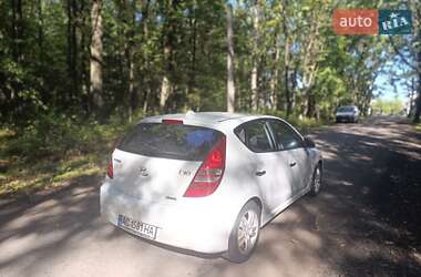 Хэтчбек Hyundai i30 2010 в 