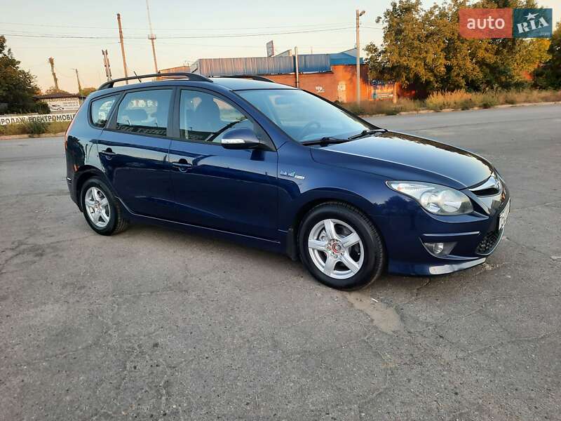 Универсал Hyundai i30 2011 в Полтаве