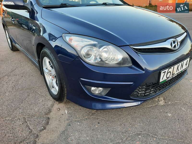 Универсал Hyundai i30 2011 в Полтаве