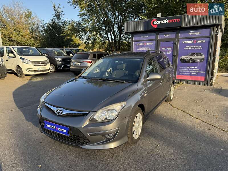 Универсал Hyundai i30 2010 в 