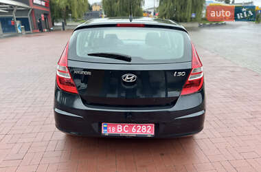 Хэтчбек Hyundai i30 2010 в 