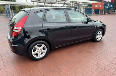 Хэтчбек Hyundai i30 2010 в 
