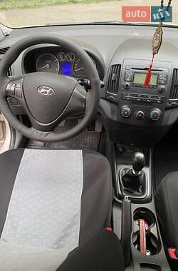 Хэтчбек Hyundai i30 2011 в 