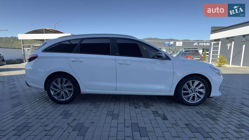 Универсал Hyundai i30 2018 в Хусте