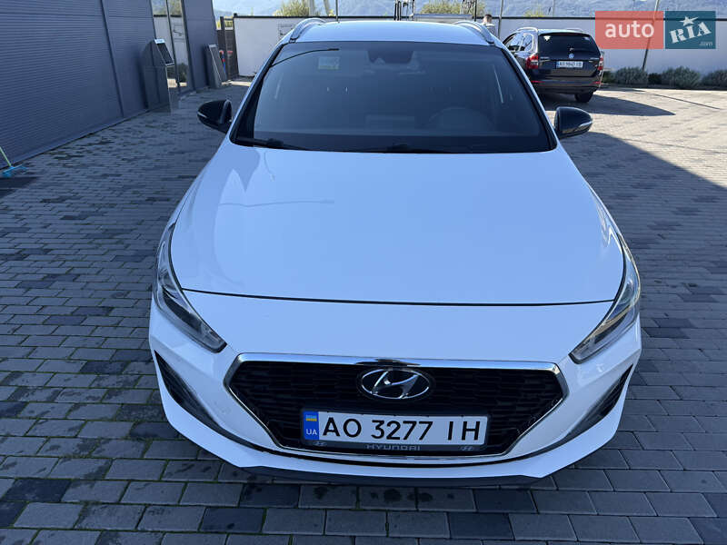 Универсал Hyundai i30 2018 в Хусте