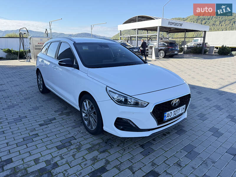 Универсал Hyundai i30 2018 в Хусте