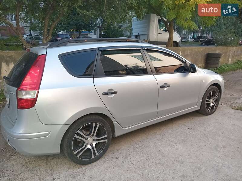 Универсал Hyundai i30 2010 в Ровно