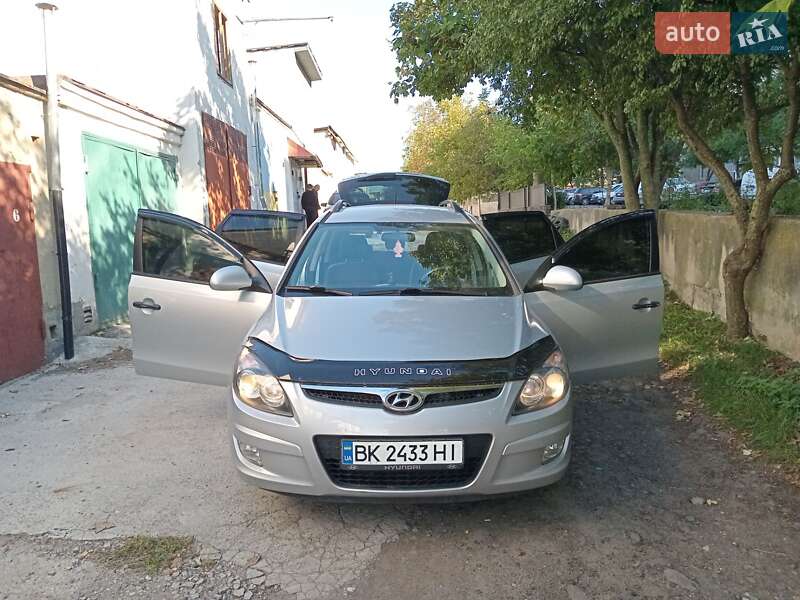 Универсал Hyundai i30 2010 в Ровно