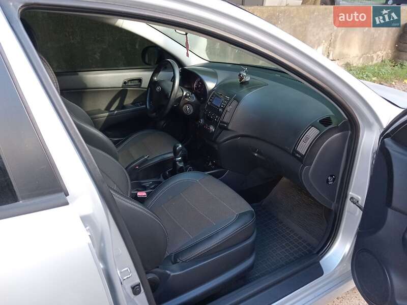 Универсал Hyundai i30 2010 в Ровно