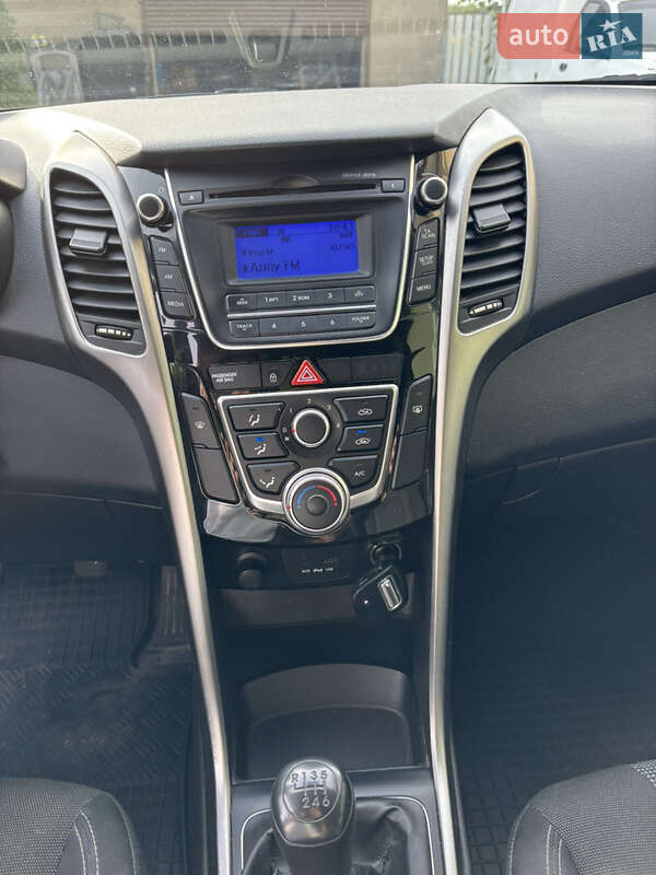 Хэтчбек Hyundai i30 2013 в Сарнах
