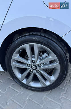 Хэтчбек Hyundai i30 2015 в 