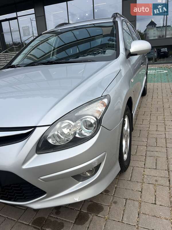 Универсал Hyundai i30 2011 в Киеве