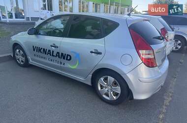 Хэтчбек Hyundai i30 2011 в 