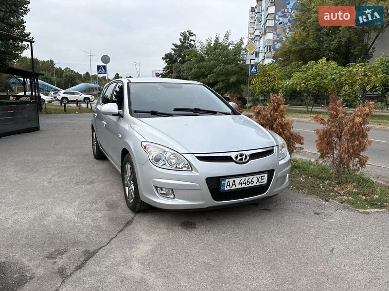 Хэтчбек Hyundai i30 2008 в Киеве