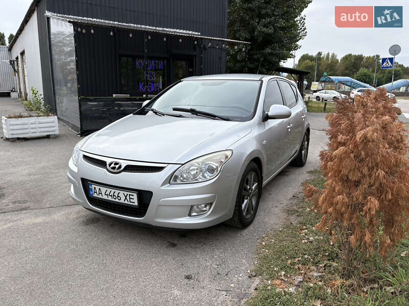 Хэтчбек Hyundai i30 2008 в Киеве