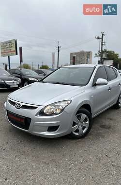 Хэтчбек Hyundai i30 2009 в 