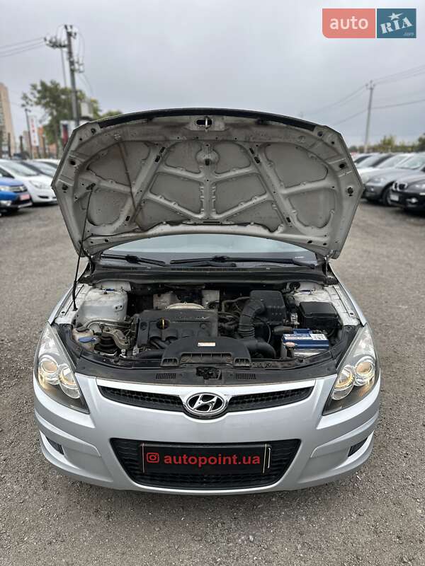 Хэтчбек Hyundai i30 2009 в Белогородке