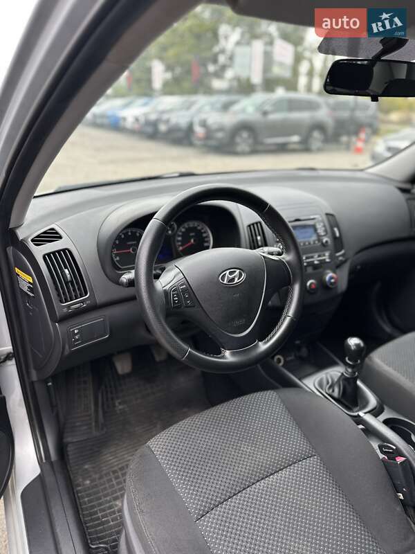 Хэтчбек Hyundai i30 2009 в Белогородке