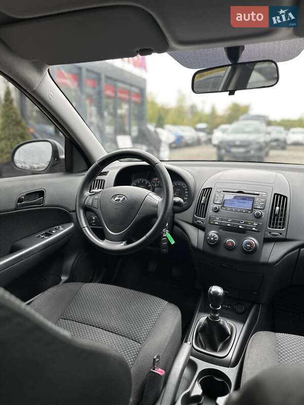 Хэтчбек Hyundai i30 2009 в Белогородке