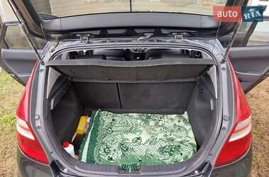 Хетчбек Hyundai i30 2009 в 