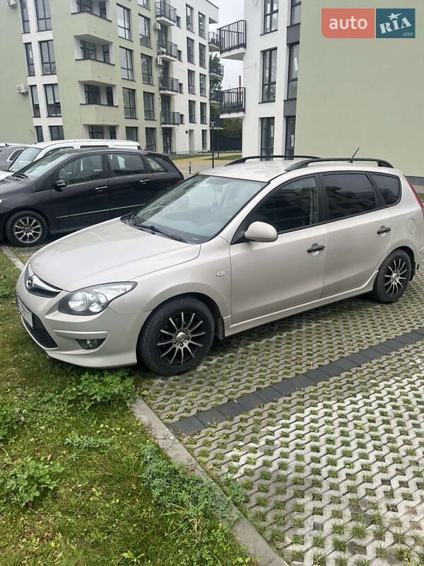 Универсал Hyundai i30 2011 в Львове