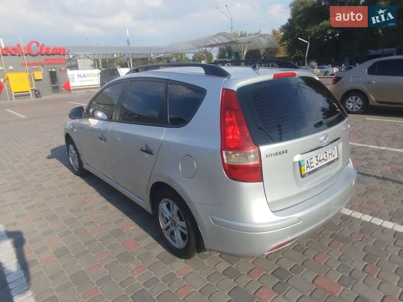 Универсал Hyundai i30 2012 в Днепре