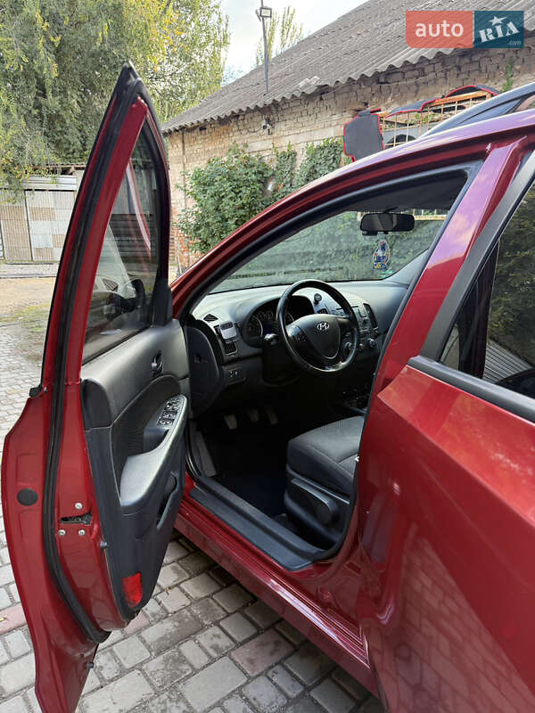 Универсал Hyundai i30 2011 в Кривом Роге
