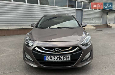 Хэтчбек Hyundai i30 2012 в 