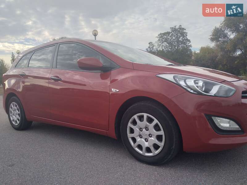 Універсал Hyundai i30 2013 в Дніпрі