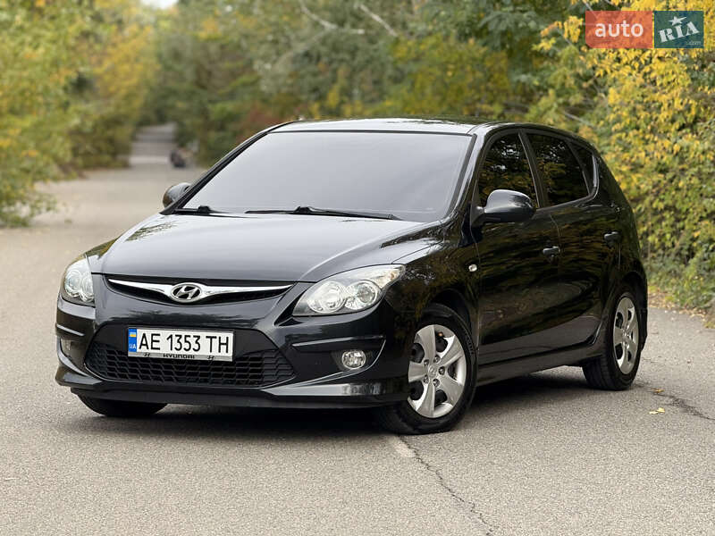 Хэтчбек Hyundai i30 2011 в 