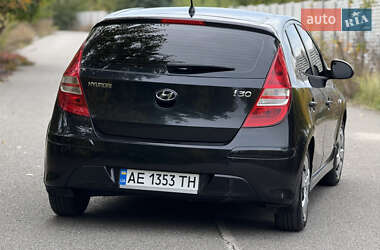 Хэтчбек Hyundai i30 2011 в 