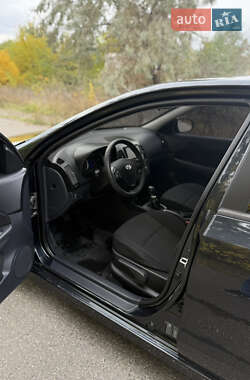 Хэтчбек Hyundai i30 2011 в 