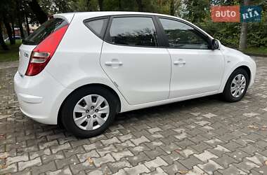Хэтчбек Hyundai i30 2009 в 