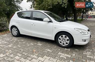 Хэтчбек Hyundai i30 2009 в Черновцах