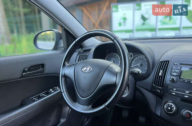 Хэтчбек Hyundai i30 2009 в 